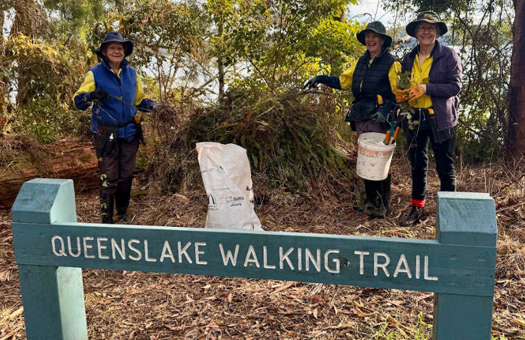 Landcare heroes making a difference at Queens Lake