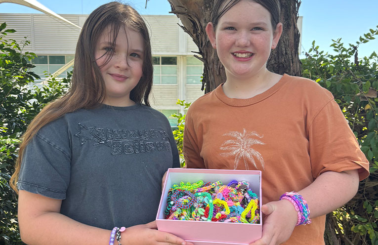 Sisters Poppy and Zaylee bringing smiles to kids at Port Base Hospital