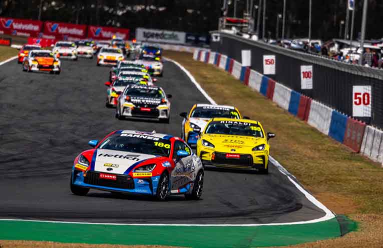 Cooper leading the pack in car #186. Photo: supplied.