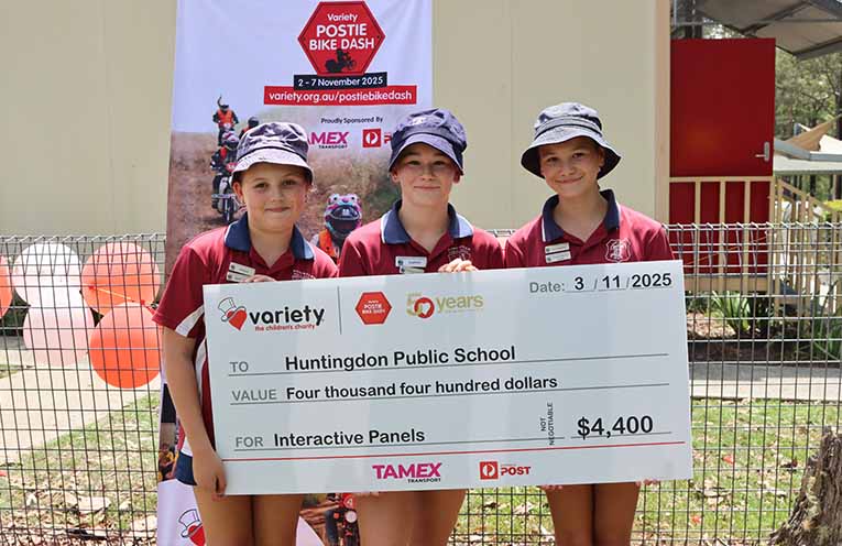 Huntingdon Public School gets a cheque for $4,400 on Day 2. Photo: supplied.