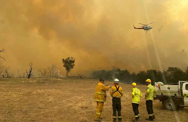 Smoke fills the air on the Victorian firefront.