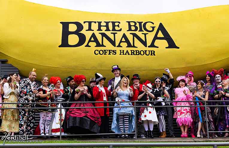 Coffs Harbour Big Banana hosts first-ever wedding – and what a quirky one it was