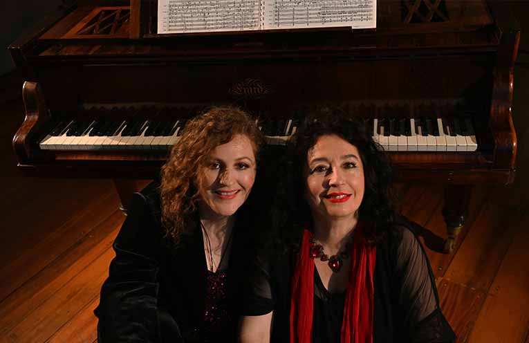 One piano, two performers make for a game of cat and mouse at Glasshouse Theatre